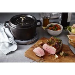 Staub Gietijzeren Braadpan 20 Cm / 2,2 L, Rond, Zwart -Keuken Kortingswinkel 000017494