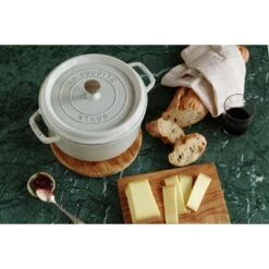 Staub Gietijzeren Braadpan 28 Cm / 6,75 L, Rond, White Truffle -Keuken Kortingswinkel 000019724