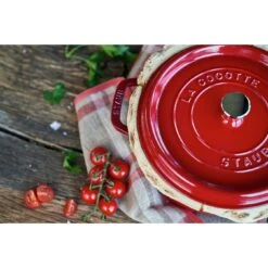 Staub Gietijzeren Braadpan 24 Cm / 3,8 L, Rond, Kersenrood -Keuken Kortingswinkel 424416044