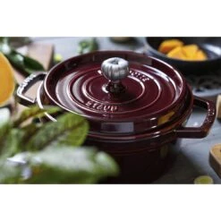 Staub Gietijzeren Braadpan 24 Cm / 3,8 L, Rond, Grenadine Rood -Keuken Kortingswinkel 424422044