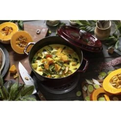 Staub Gietijzeren Braadpan 26 Cm / 5,25 L, Rond, Grenadine Rood -Keuken Kortingswinkel 424422049