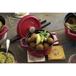 Staub Gietijzeren Braadpan 22 Cm / 2,5 L, Rond, Kersenrood -Keuken Kortingswinkel 750032472