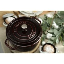 Staub Gietijzeren Braadpan 26 Cm / 5,25 L, Rond, Grenadine Rood -Keuken Kortingswinkel 750047416